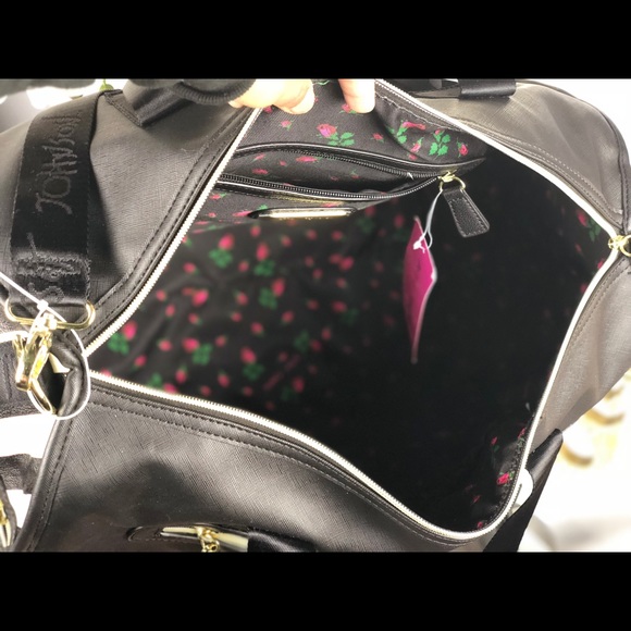 ❤️⚡️Betsy Johnson Heart Weekender Duffle Bag - Picture 7 of 8